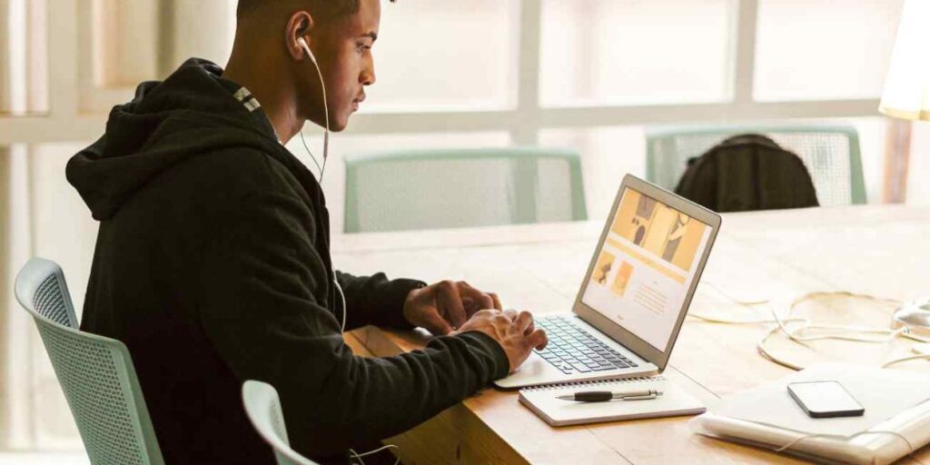 online-jobs-suitable-for-students-and-beginners